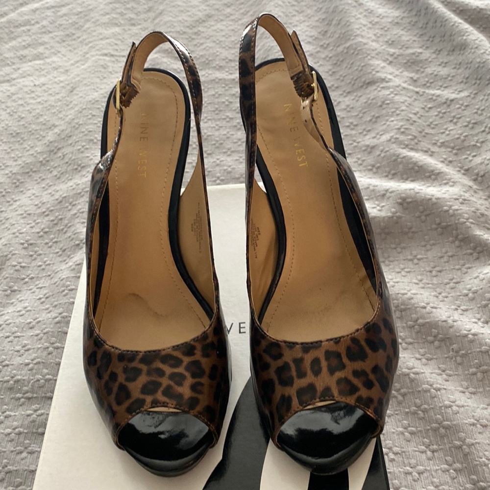 Sling back open toe heel.